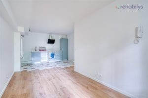 Grande pièce au parquet bicolore